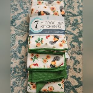 NWT microfiber kitchen set
